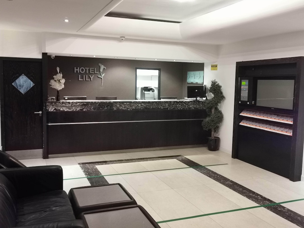 Lily Hotel 4/46