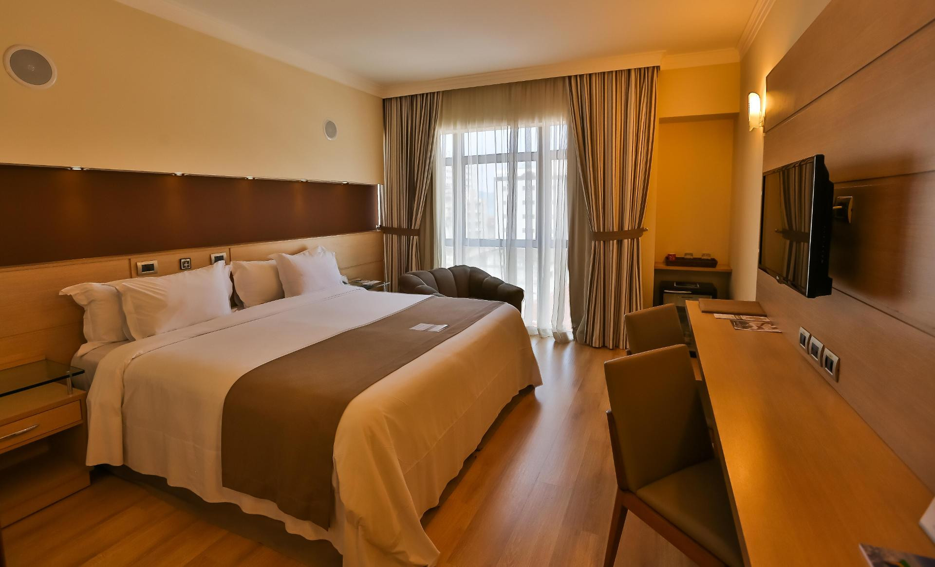 Superior, Double Bed, Street View