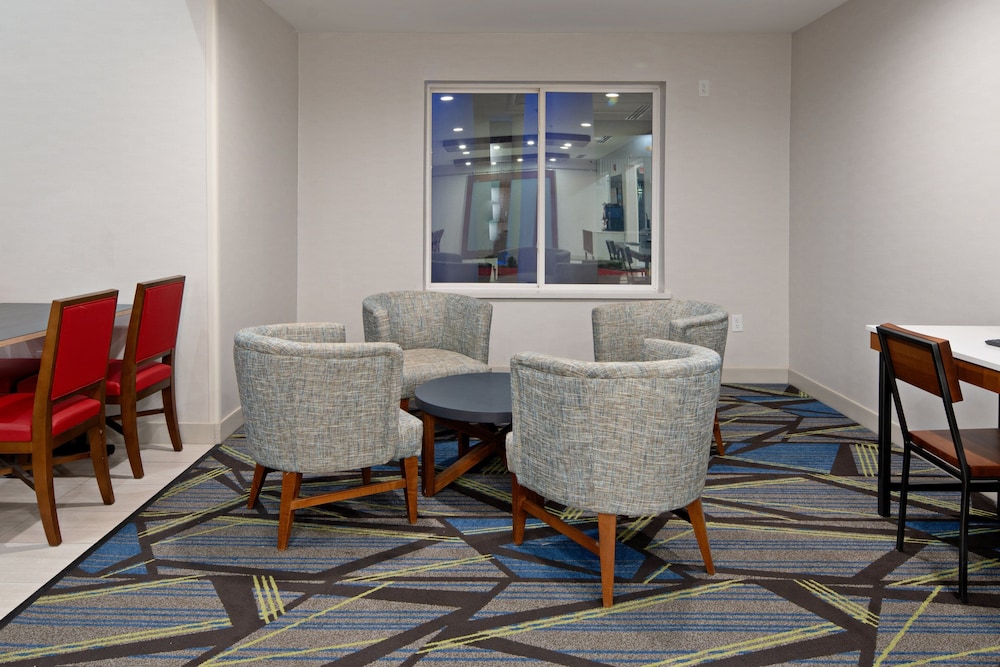 Holiday Inn Express Hotel And Suites Fresno South 41/55