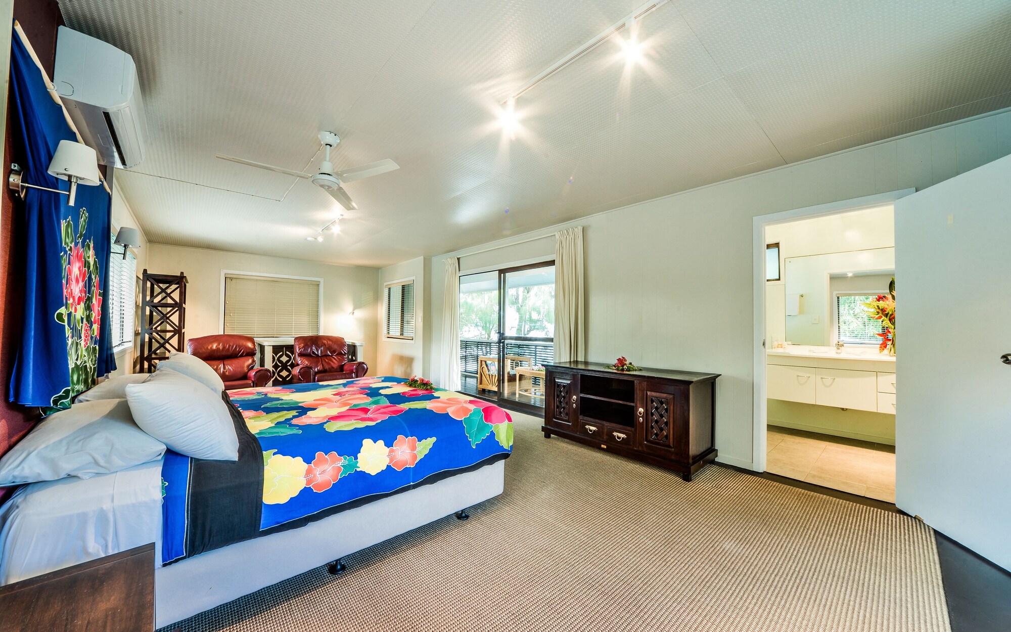 3 Bedrooms, Villa, 2 Double and Twin Beds, Beach Front