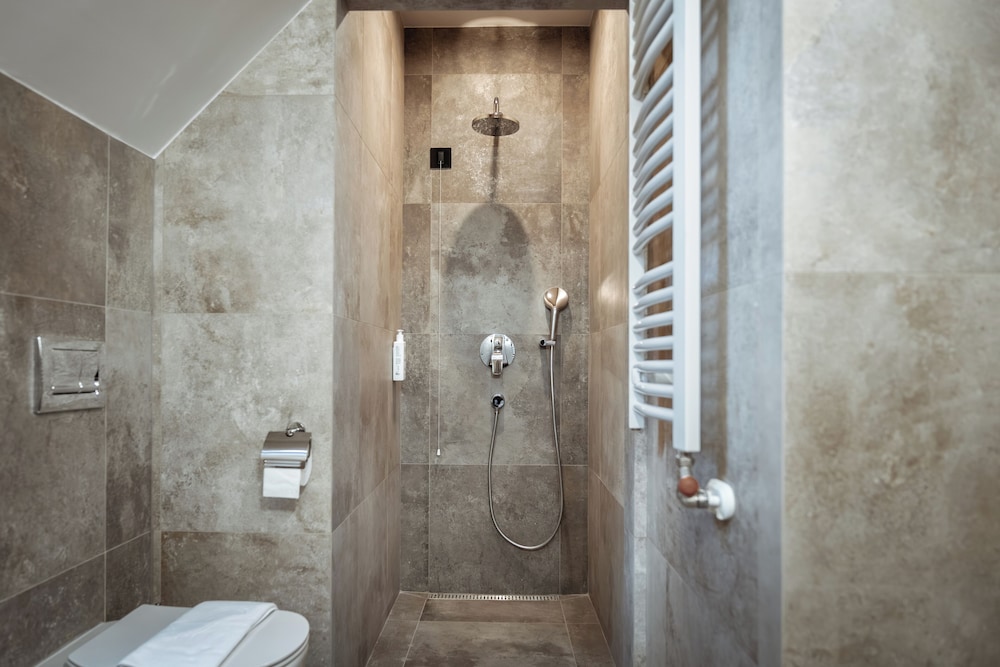 Angelina Apart Hotel&Spa Divcibare 81/83