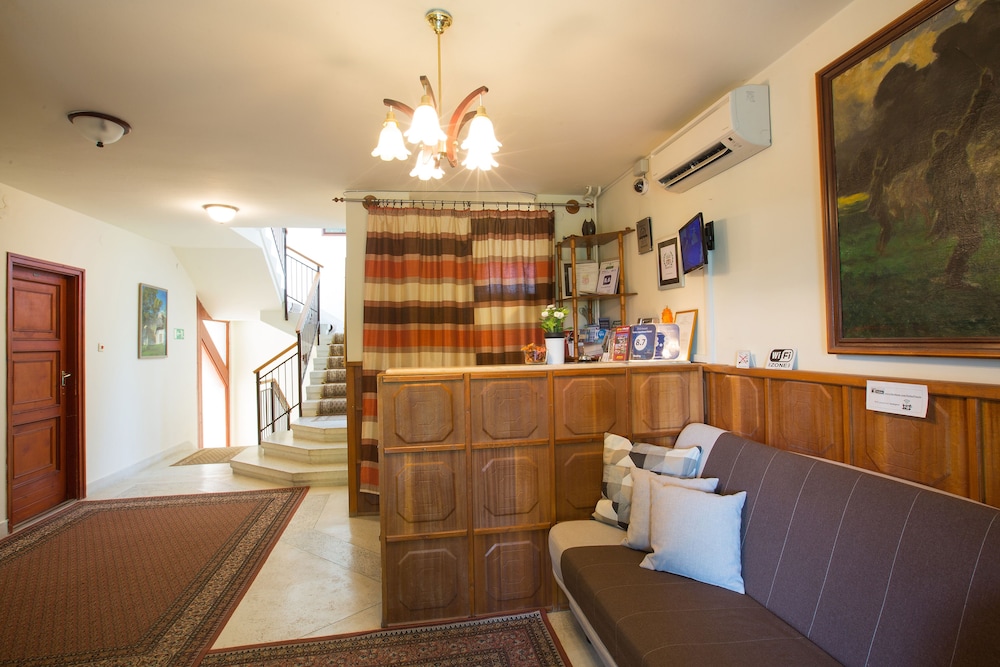 Helios Hotel Pension 8/73