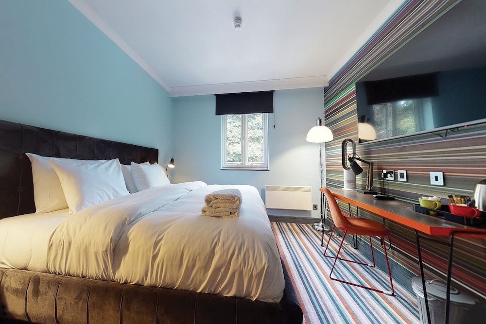 ROOM, DOUBLE BED