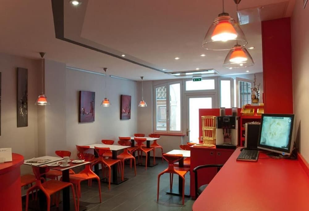 restaurant cafeteria