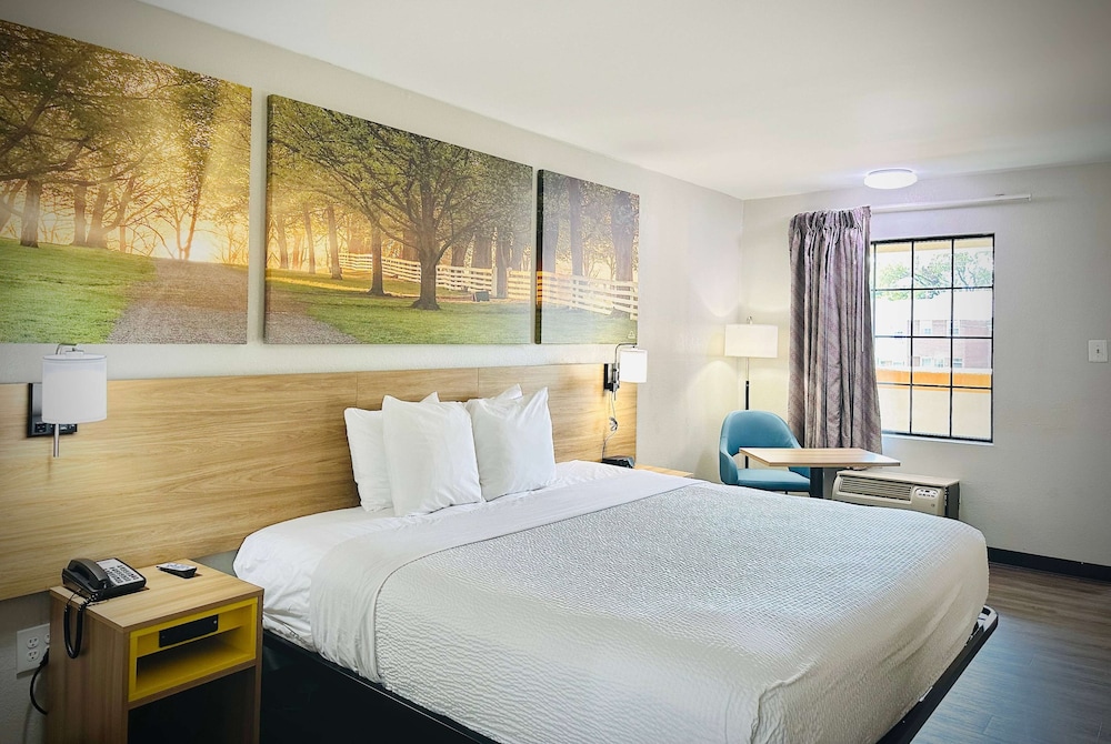 Room at Days Inn By Wyndham Alexandria, ALEXANDRIA - VA