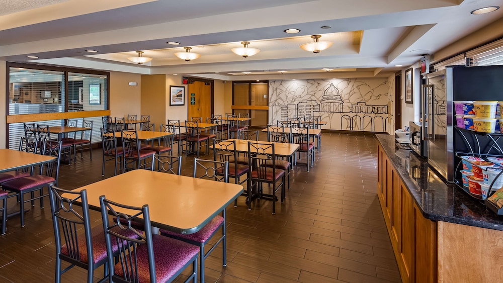 Best Western East Towne Suites 39/42