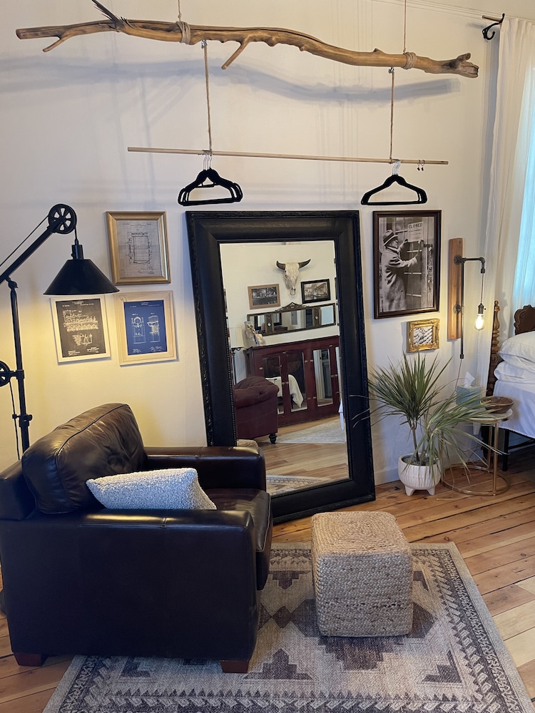Painted Lady Bed & Brew 51/73