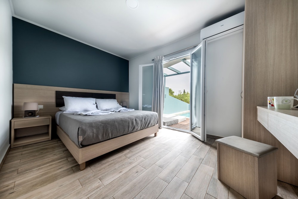 SUPERIOR, DOUBLE BED, PRIVATE POOL