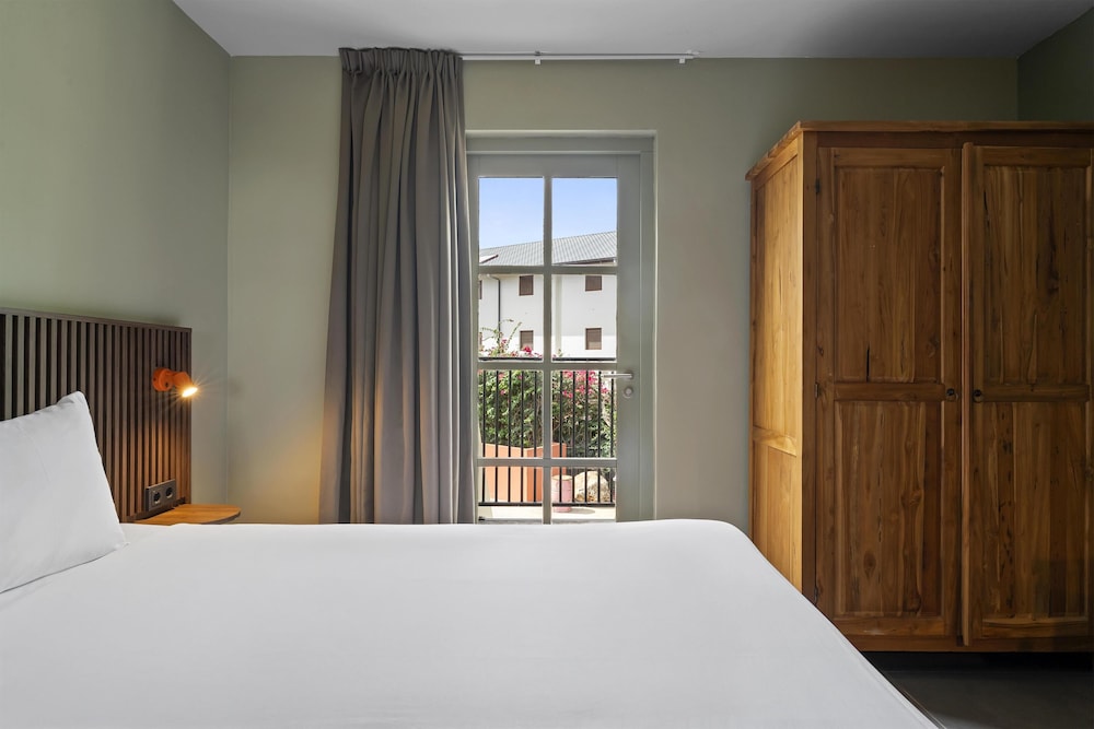 Sonesta Hotels & Resorts Livingstone Curacao