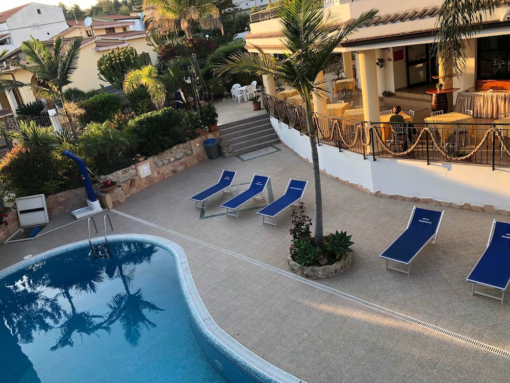 Hotel L’Ancora in RICADI