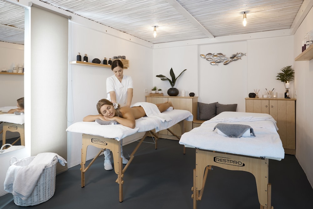 Santorini Princess Presidential Suites 18/50