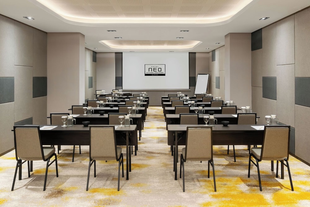 Hotel Neo Kota Baru Parahyangan 80/88