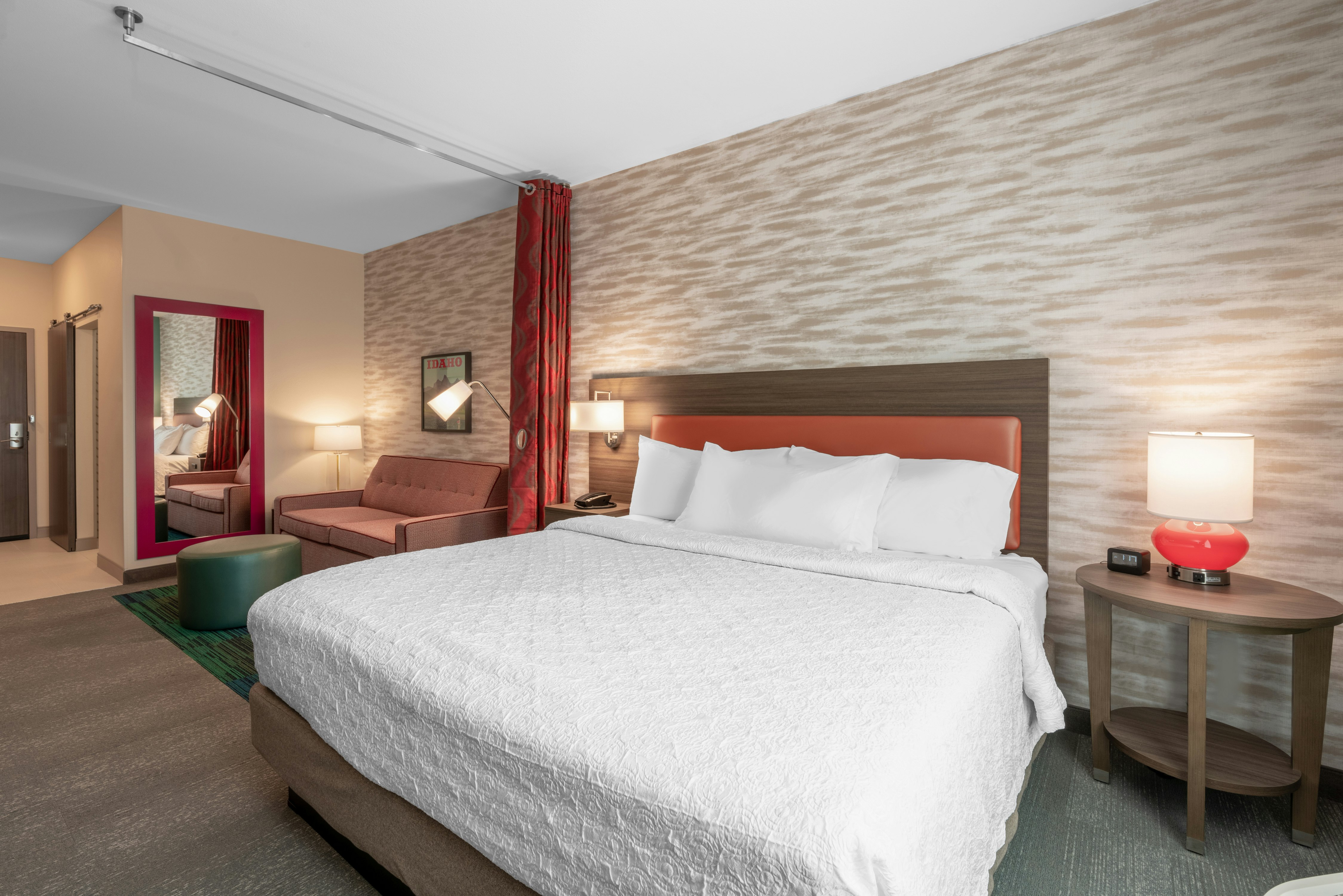 Studio, King Bed, Accessible