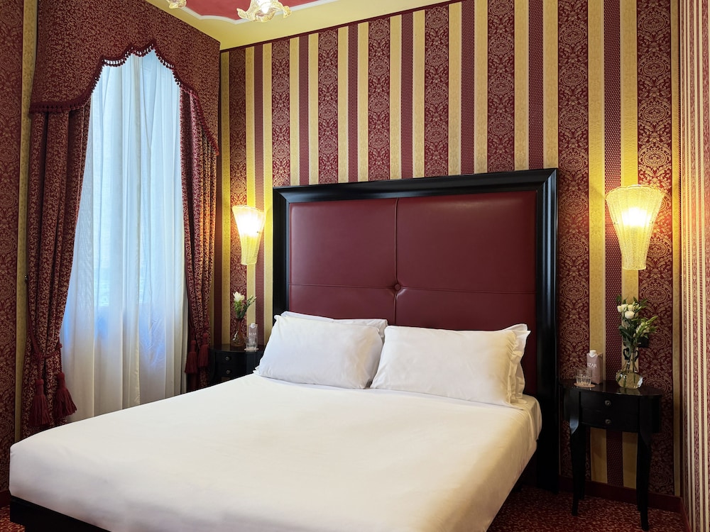 SUPERIOR, DOUBLE BED, CANAL VIEW