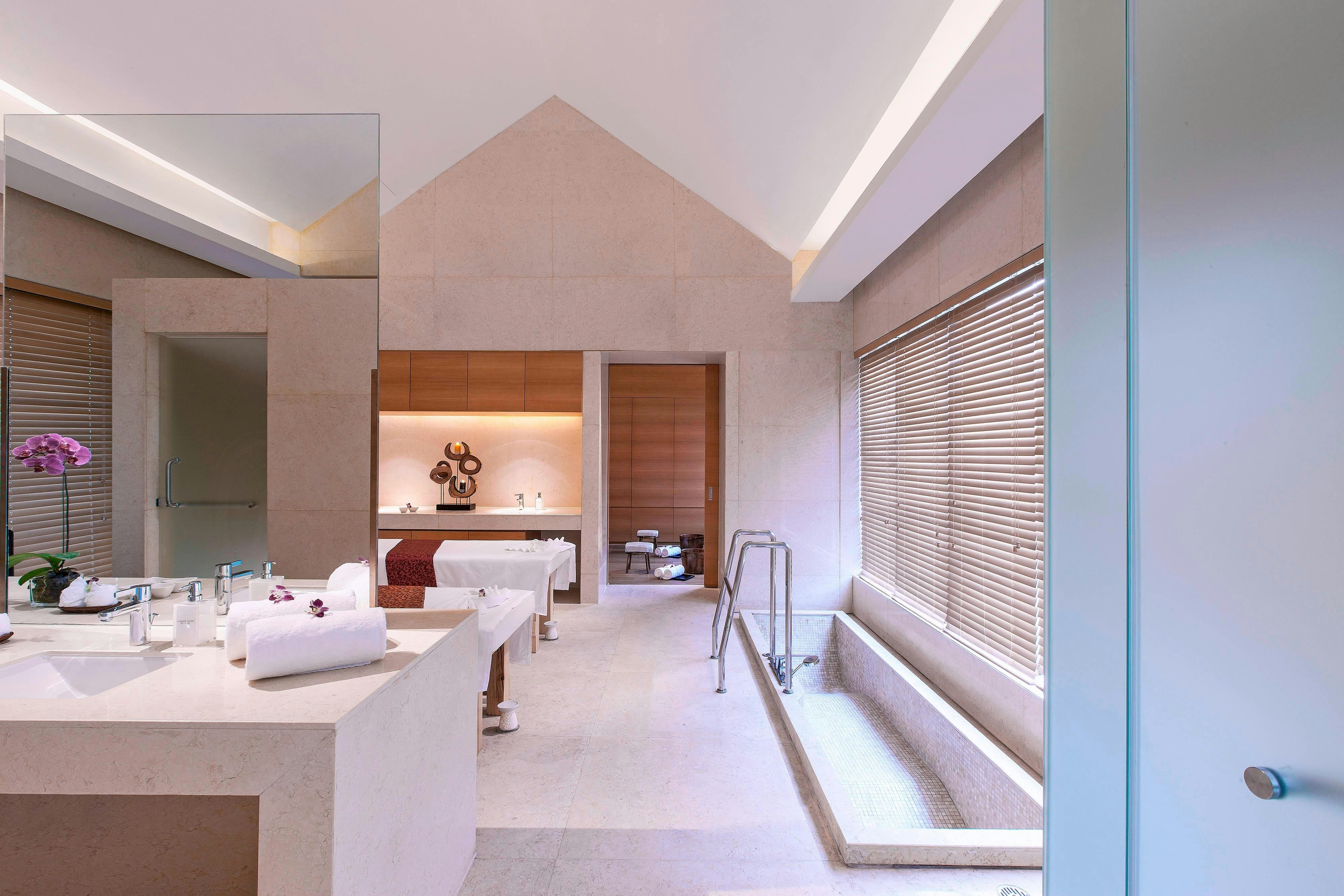 Sheraton Grand Hangzhou Wetland Park Resort 2/13