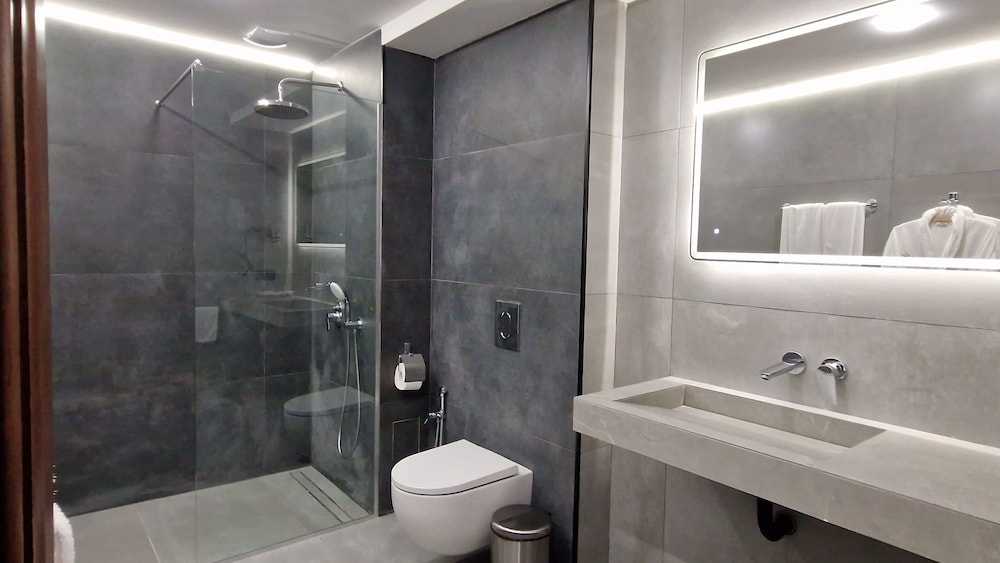 Ararat Hotel 47/50