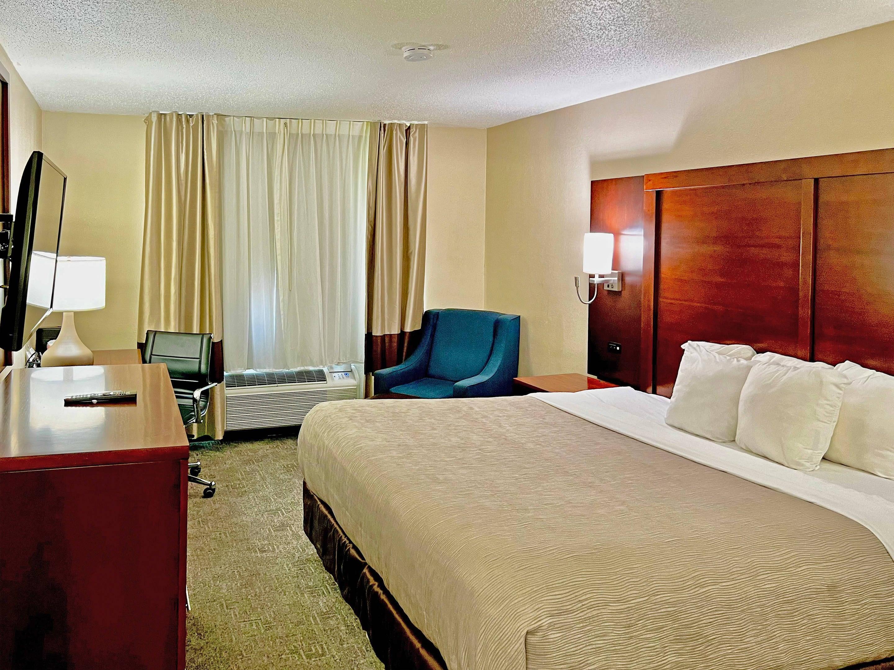 ROOM, KING BED