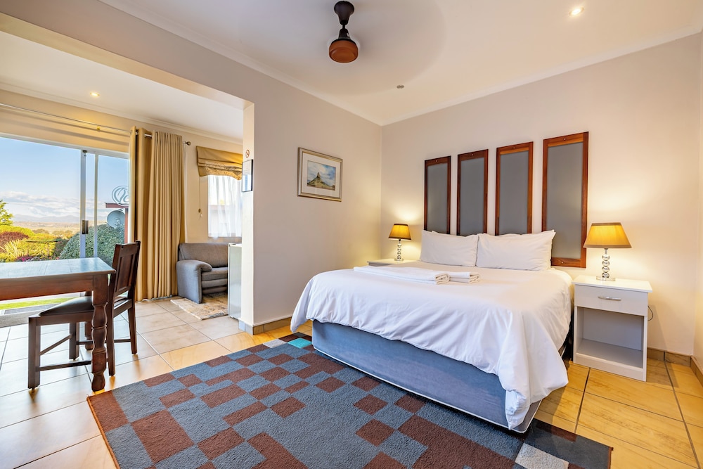 Mountain, Queen Bed