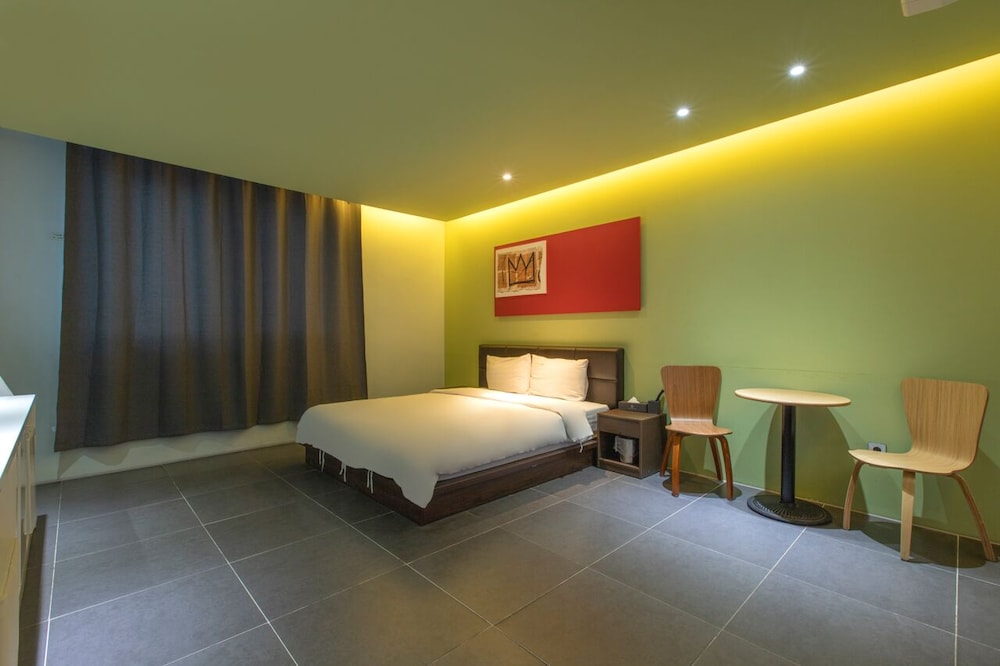 DELUXE, DOUBLE BED