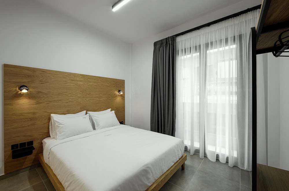 Superior, Triple, 1 King and 1 Single Beds, White Tower View