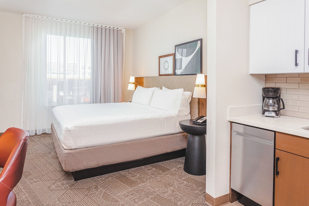 Studio, Suite, King Bed, Kitchen