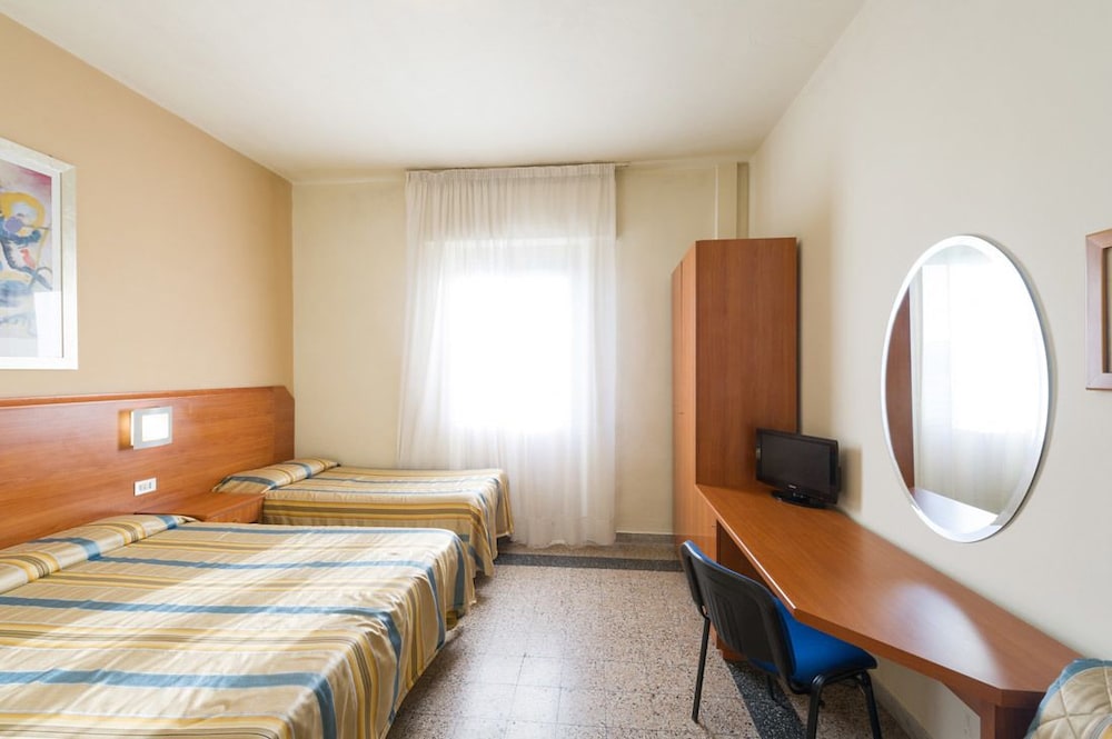 Hotel Moderno 12/24