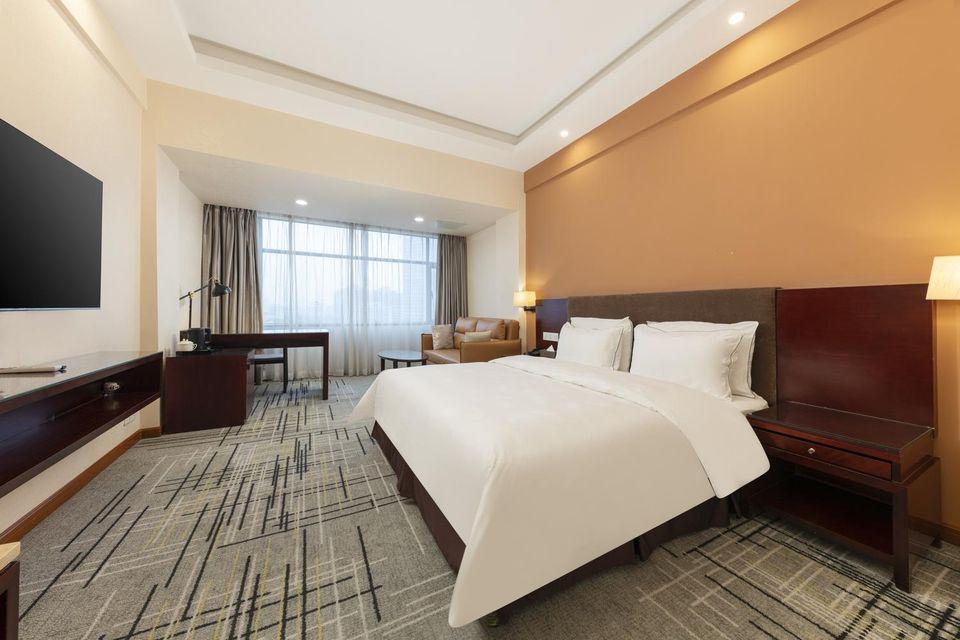 Deluxe, Queen Bed