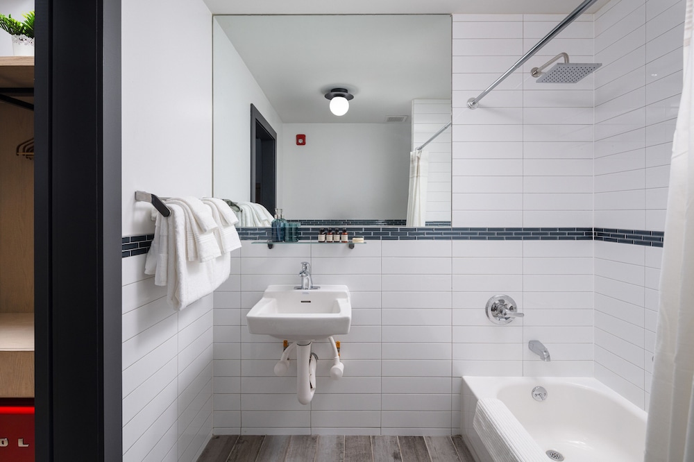 Hotel 837 47/50