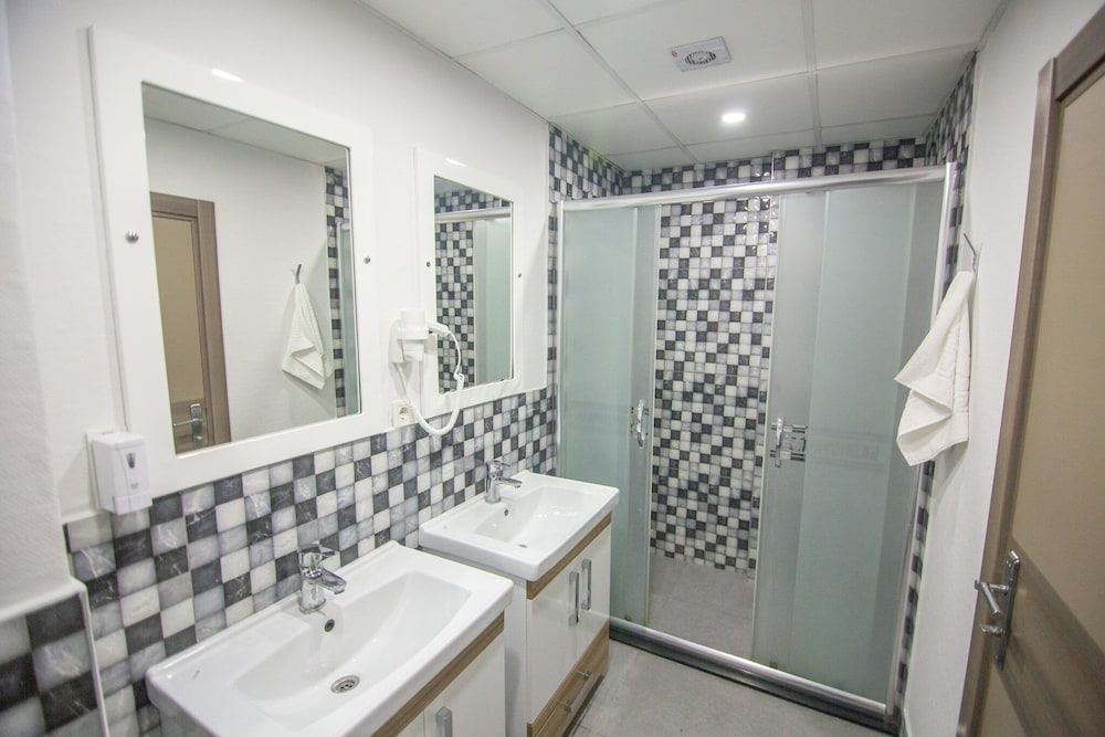 Staron Otel 33/34