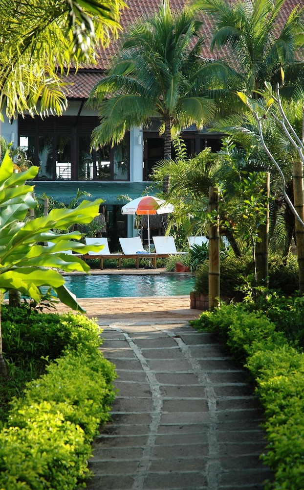 Golden Pine Resort and Spa 8/59