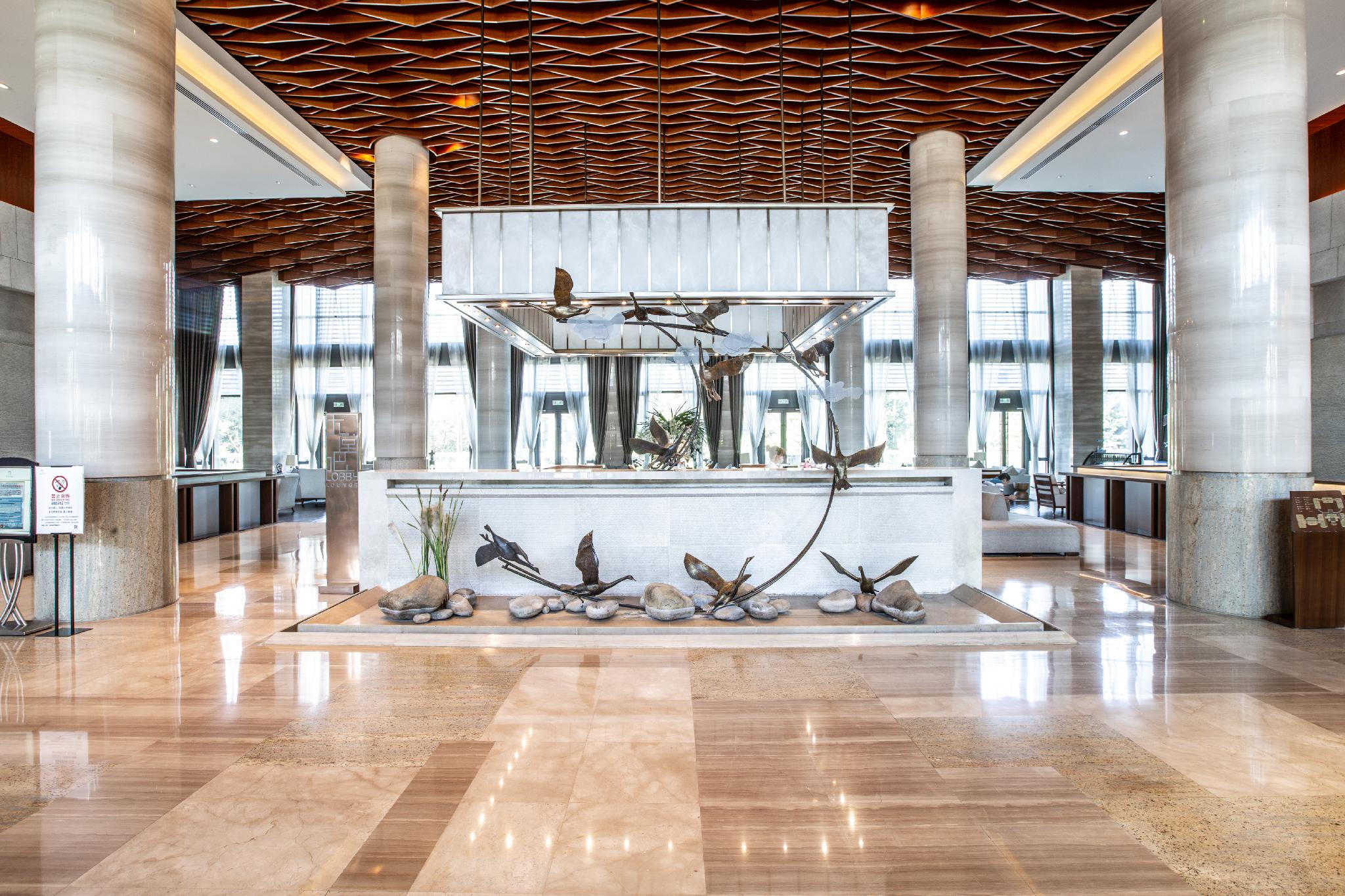 Swan Lakeview Hotel 18/30