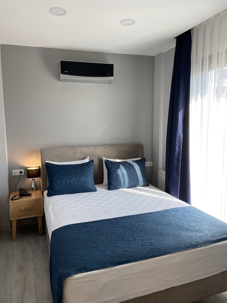 1 BEDROOM, LANAI, BUSINESS, TRIPLE