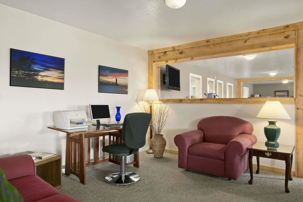 Baymont by Wyndham Manistee 27/42