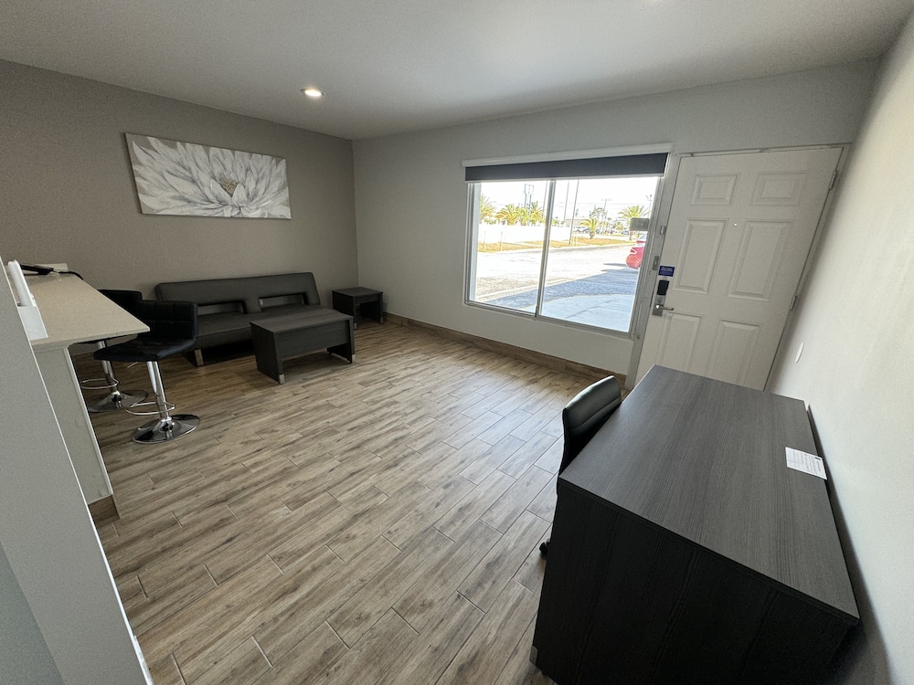 Studio6 Englewood, FL 32/61