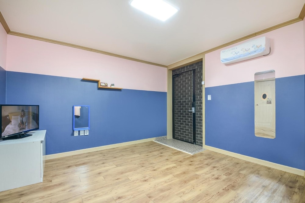 Sokcho Tteurak Pension 10/50