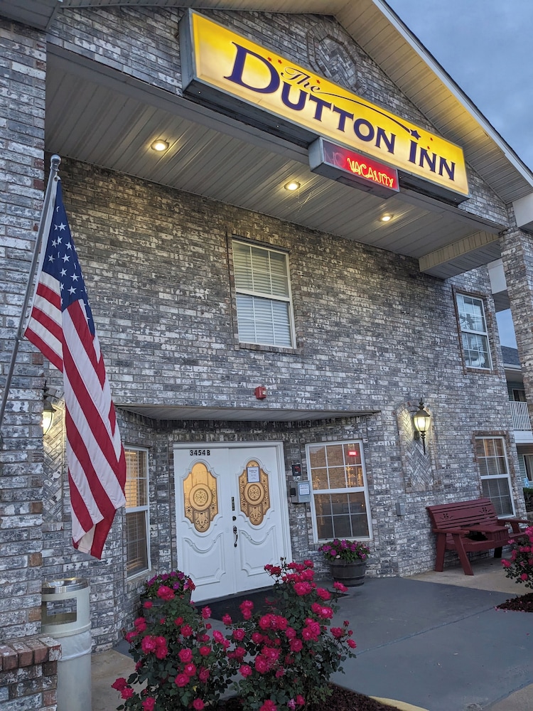 Dutton Inn 4/67