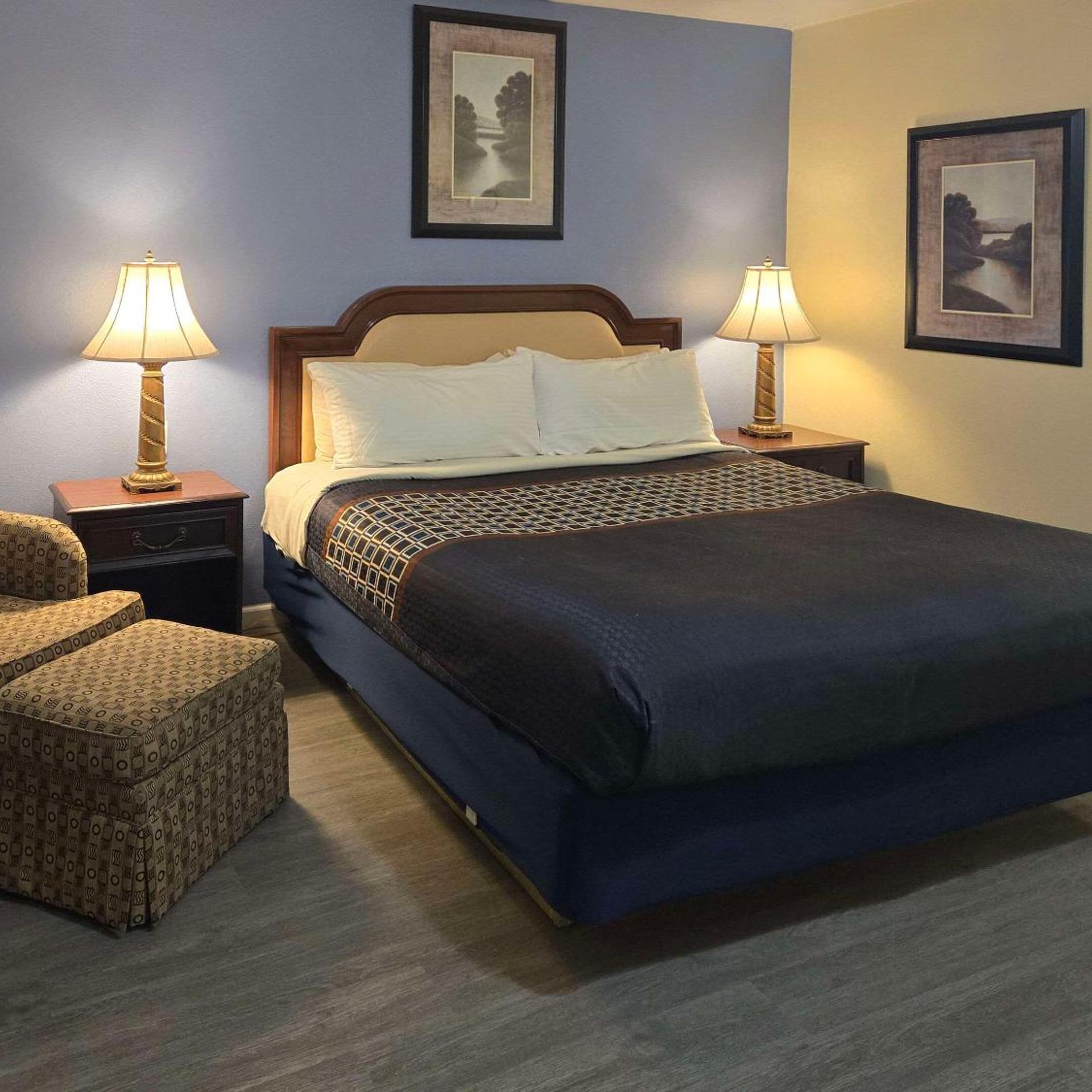 غرفة بسرير كينج بإطلالة على المسبح، Rodeway Inn & Suites Blythe I-10, CA 6/10