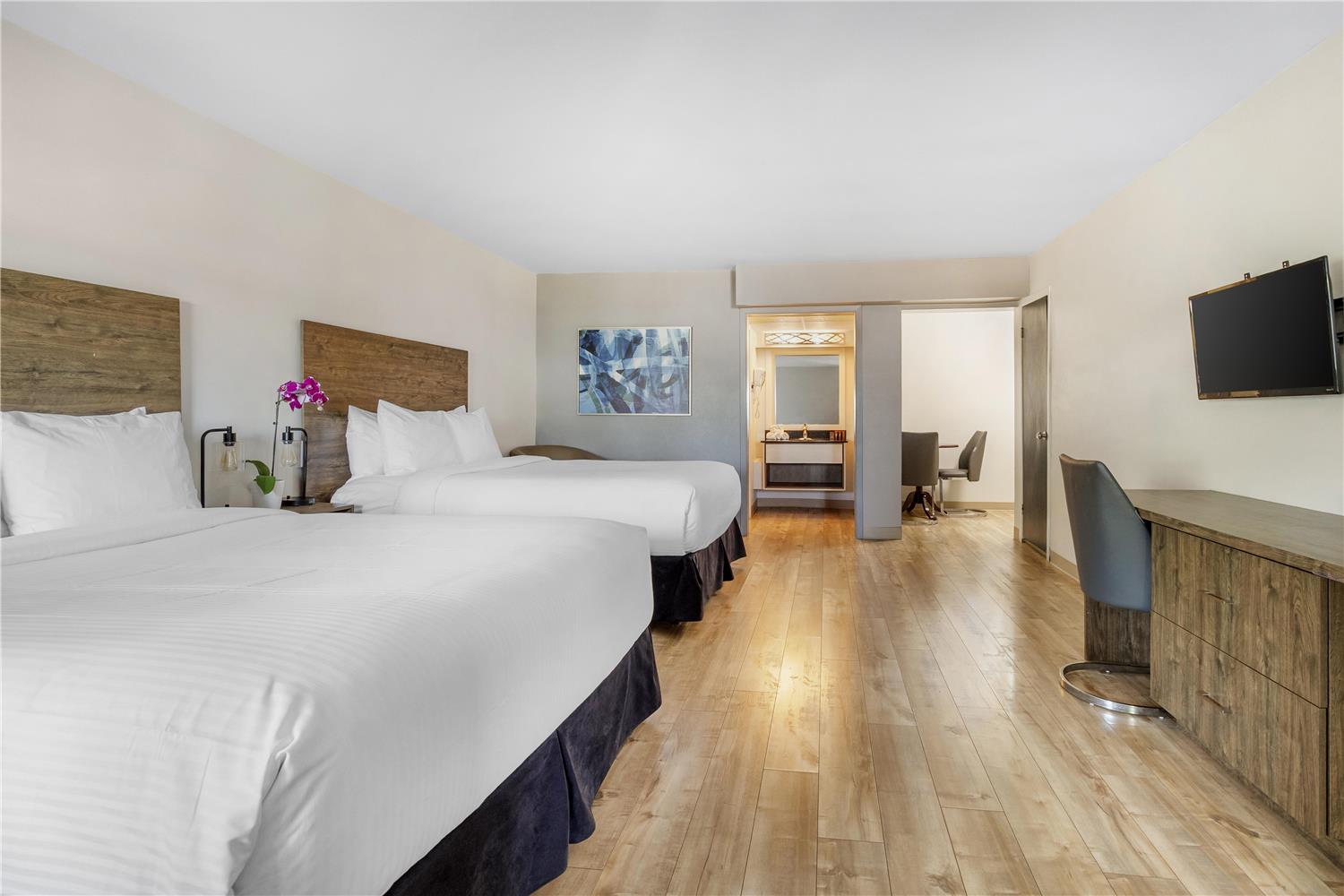 Suite, 2 Double Beds, Kitchen