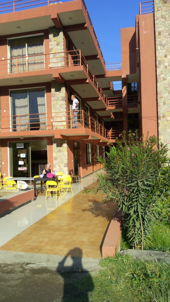Zan-Seyoum Hotel 46/50