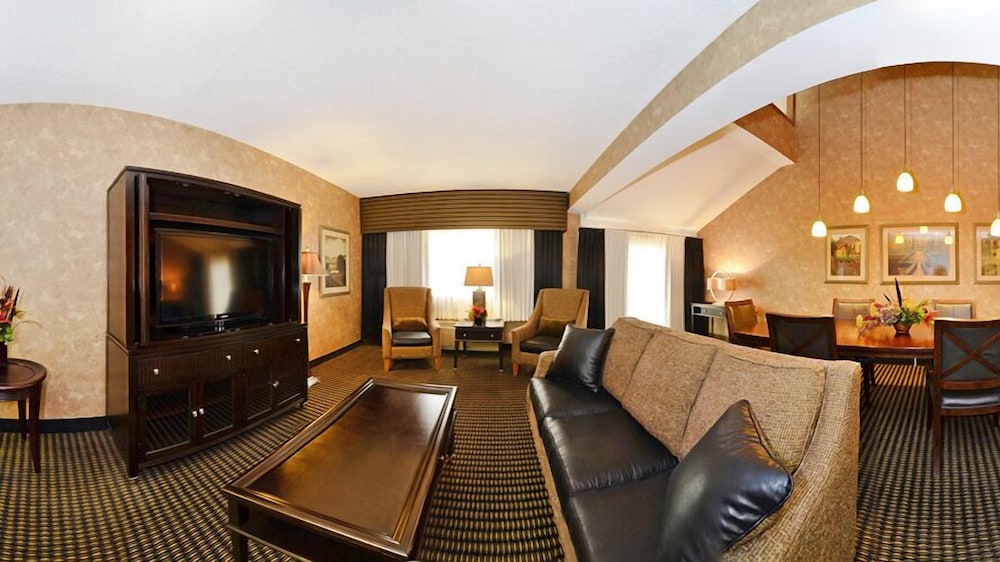 Biltmore Hotel & Suites 16/27