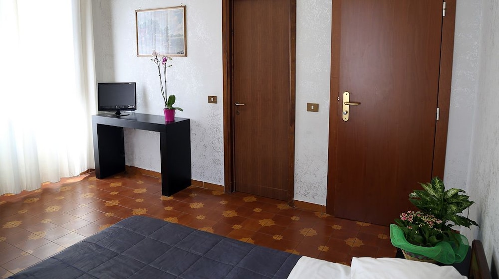Hotel Roma Room 9/50