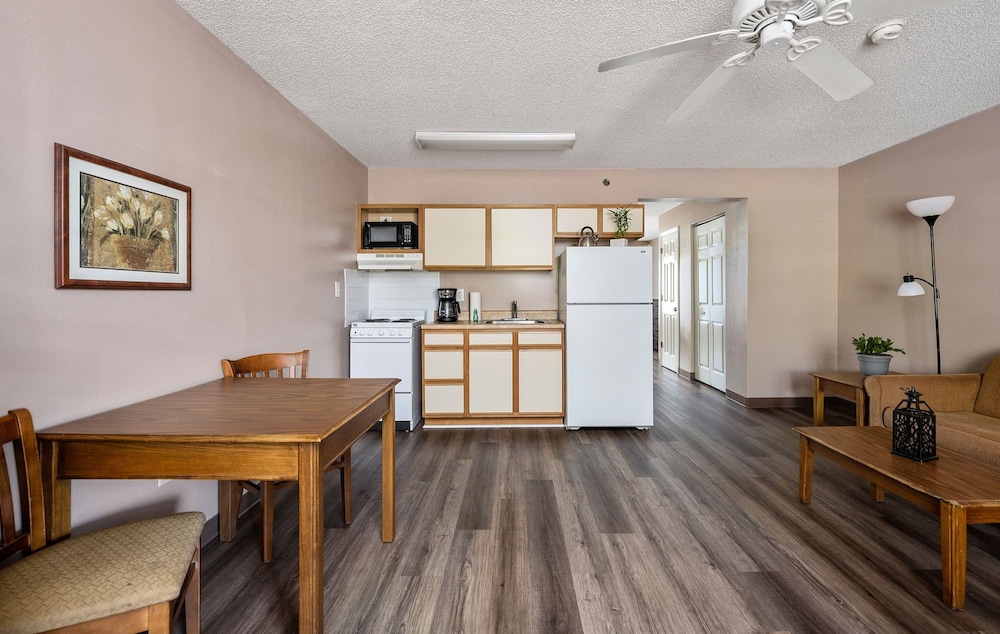 Affordable Suites 8/57