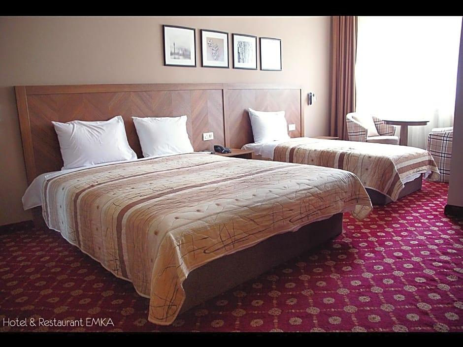 Emka Hotel 11/32