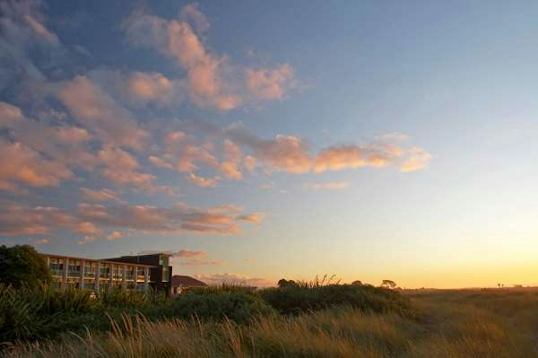Beachfront Hotel 11/12