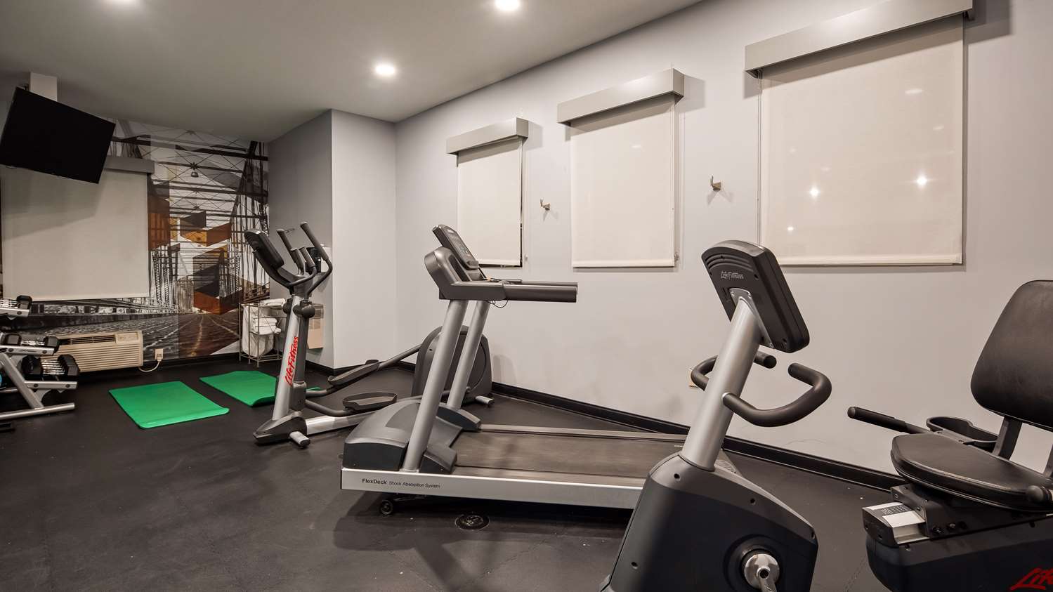 Best Western Plus New Cumberland Inn & Suites 19/35