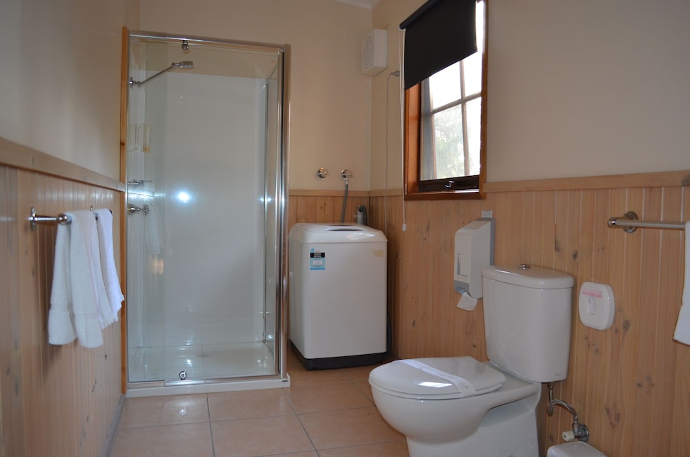 2 Bedrooms, Luxury, Lodge, Queen and Twin Beds