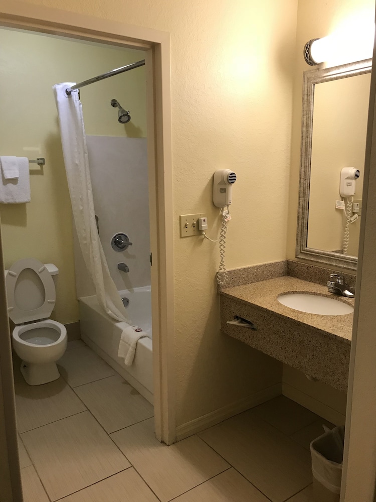 Baymont By Wyndham Gainesville I-75 41/46