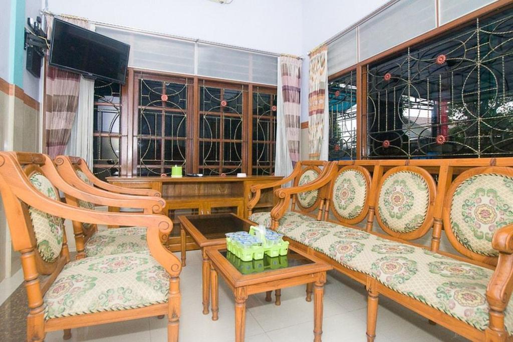 RedDoorz Syariah near Alun Alun Bojonegoro 17/29