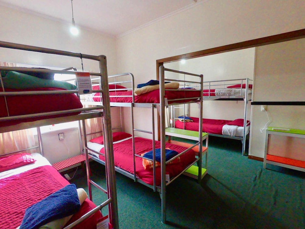 Ducks &amp; Drakes Boutique Motel &amp; Backpackers 17/43