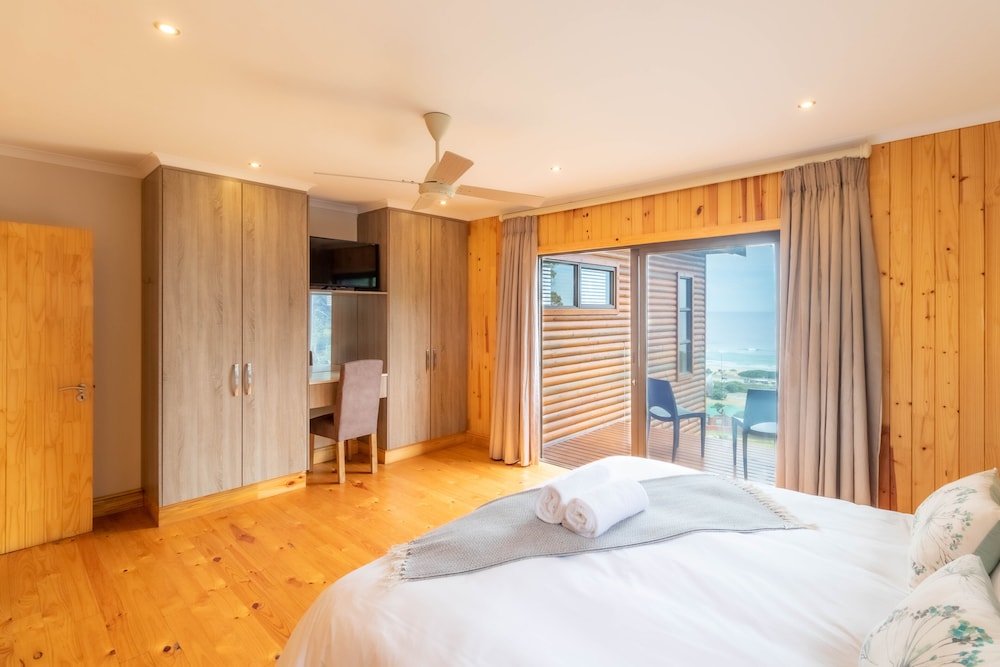 Boardwalk Lodge 18/50